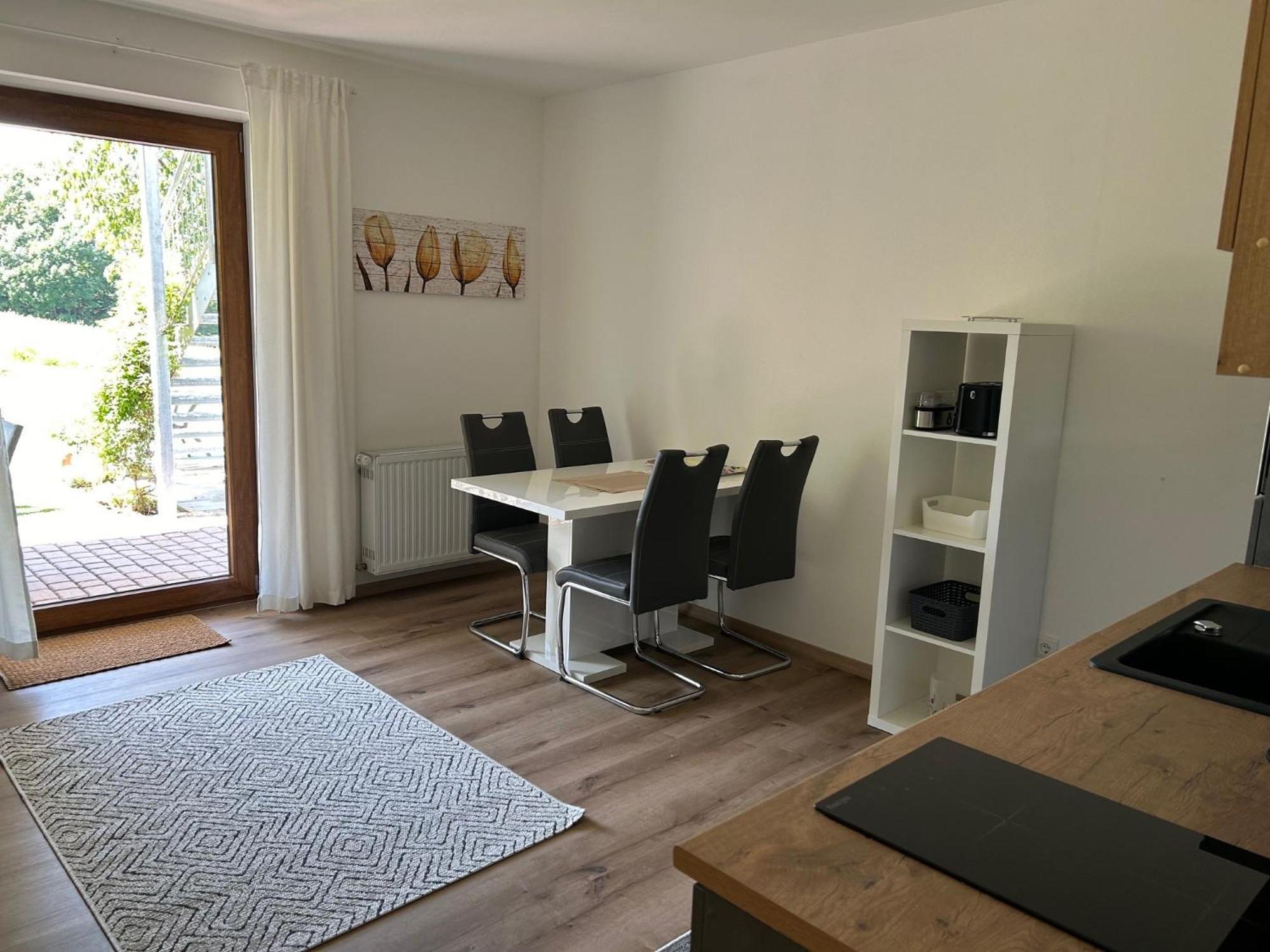 Ruhige Ferienwohnung Mit Terrasse Fuer 2 Personen Vohenstrauss Ngoại thất bức ảnh